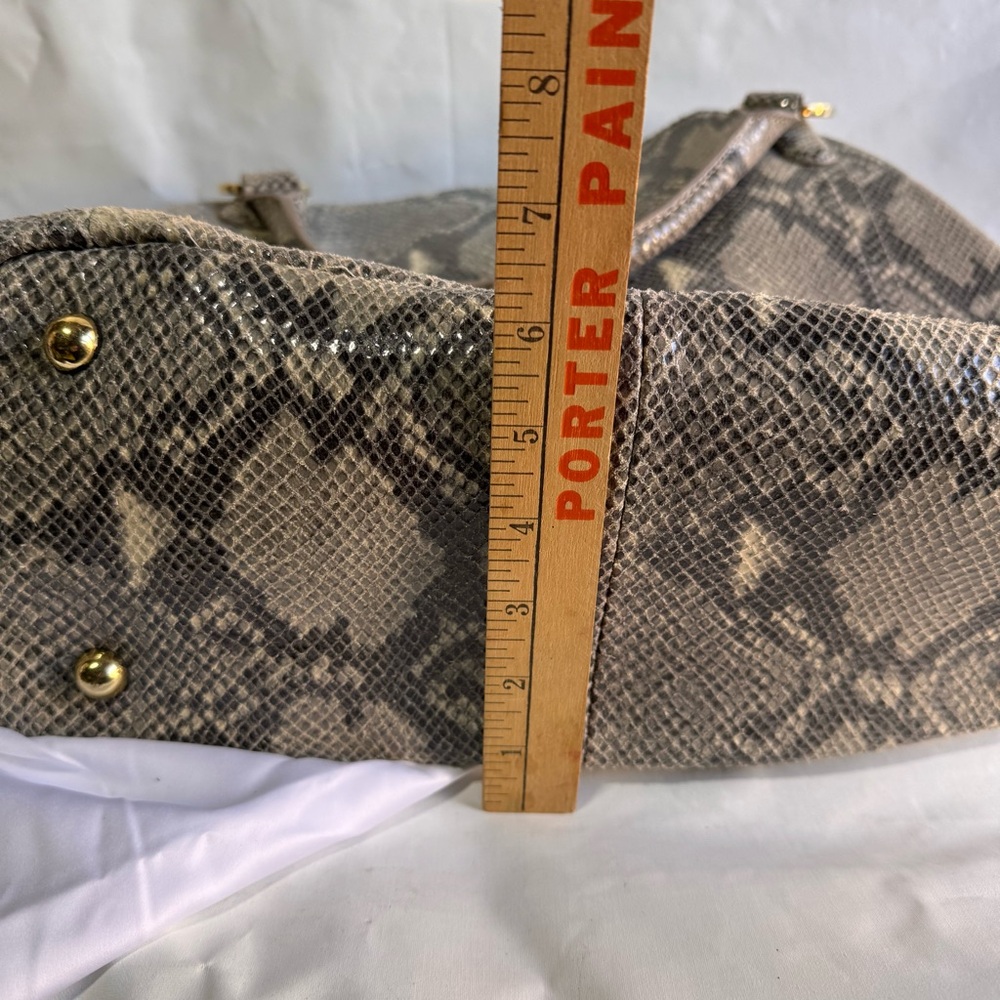Michael kors // grey, black snake print shoulder tote with crossbody strap - Picture 11 of 11